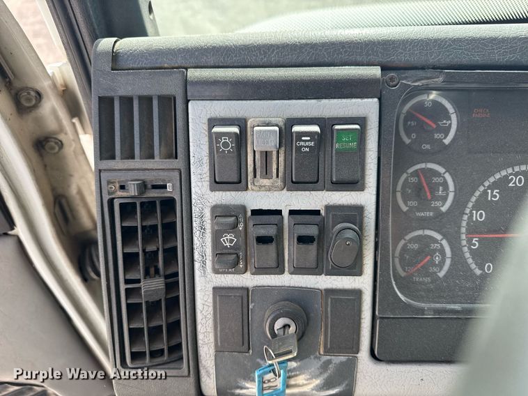 image for item DM5639 2003 Freightliner Business Class M2 fuel / lube truck