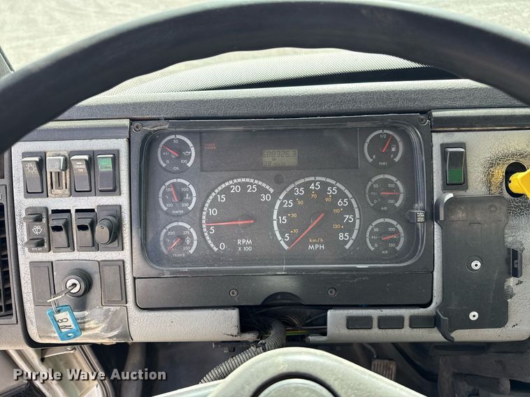 image for item DM5639 2003 Freightliner Business Class M2 fuel / lube truck