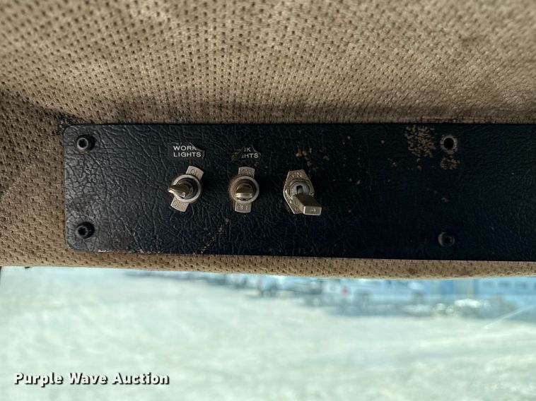 image for item DM5639 2003 Freightliner Business Class M2 fuel / lube truck