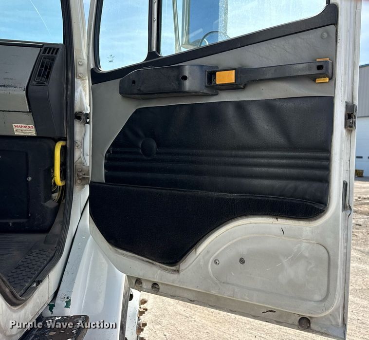 image for item DM5639 2003 Freightliner Business Class M2 fuel / lube truck