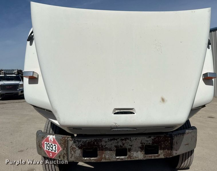 image for item DM5639 2003 Freightliner Business Class M2 fuel / lube truck