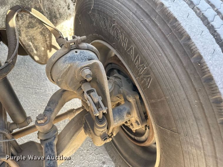 image for item DM5639 2003 Freightliner Business Class M2 fuel / lube truck