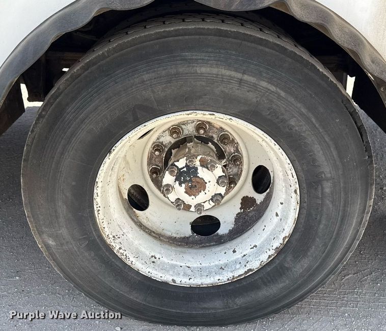 image for item DM5639 2003 Freightliner Business Class M2 fuel / lube truck