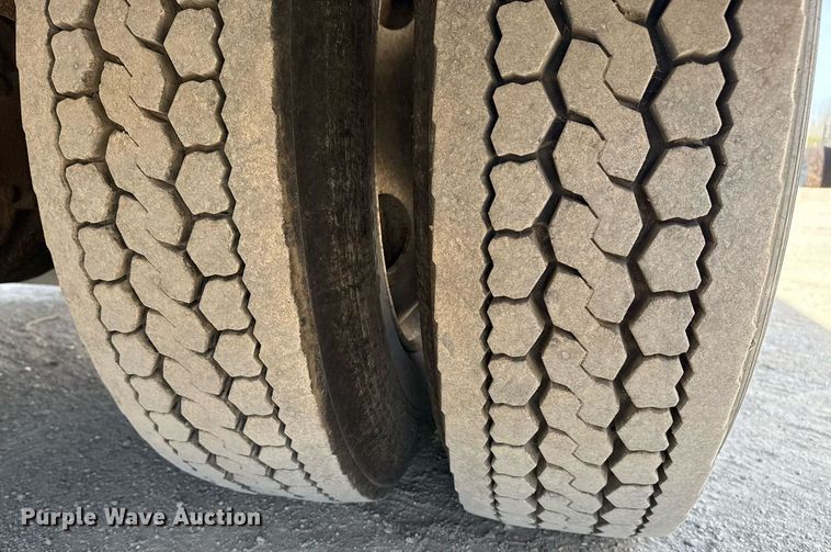 image for item DM5639 2003 Freightliner Business Class M2 fuel / lube truck