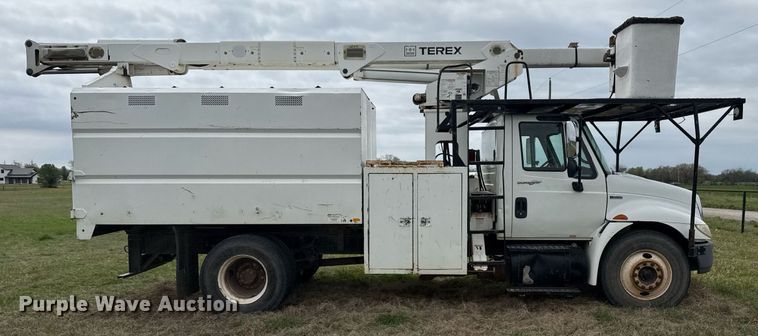 image for item DM5674 2009 International 4300 bucket truck