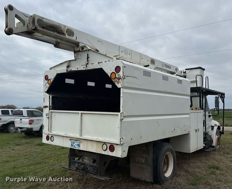 image for item DM5674 2009 International 4300 bucket truck