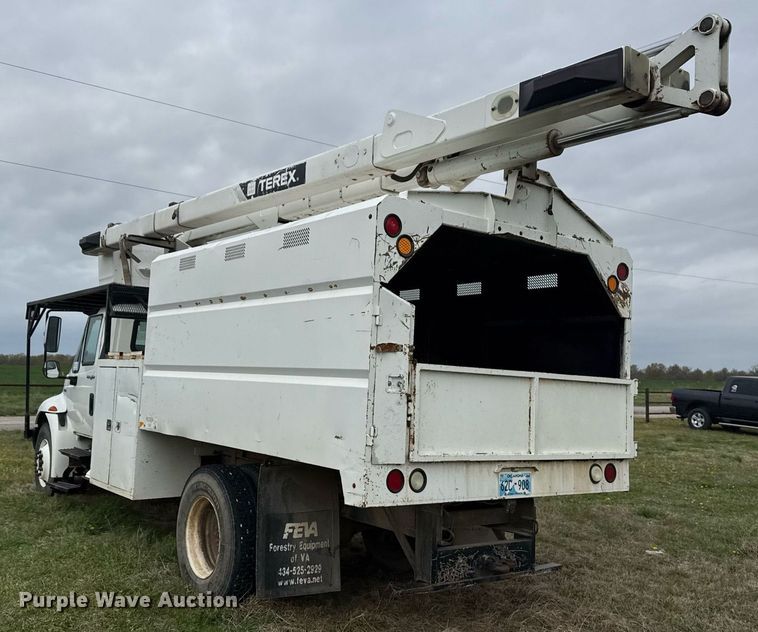 image for item DM5674 2009 International 4300 bucket truck