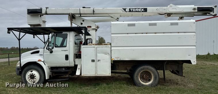 image for item DM5674 2009 International 4300 bucket truck