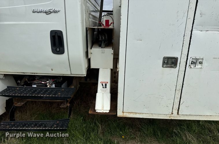 image for item DM5674 2009 International 4300 bucket truck