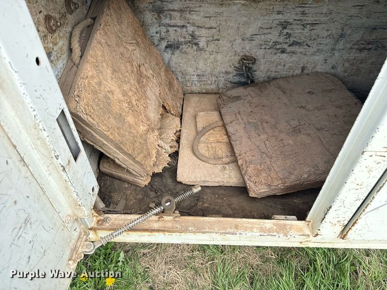 image for item DM5674 2009 International 4300 bucket truck