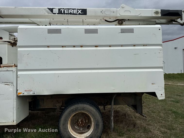 image for item DM5674 2009 International 4300 bucket truck