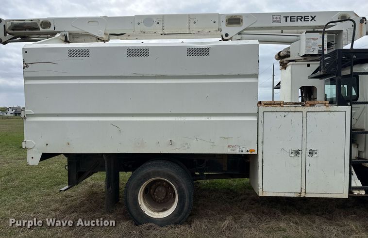 image for item DM5674 2009 International 4300 bucket truck