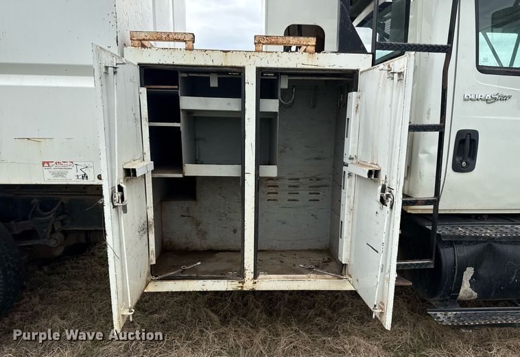 image for item DM5674 2009 International 4300 bucket truck