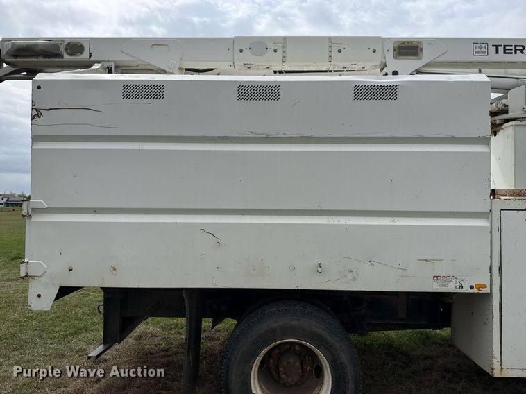 image for item DM5674 2009 International 4300 bucket truck