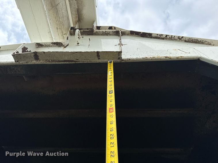 image for item DM5674 2009 International 4300 bucket truck