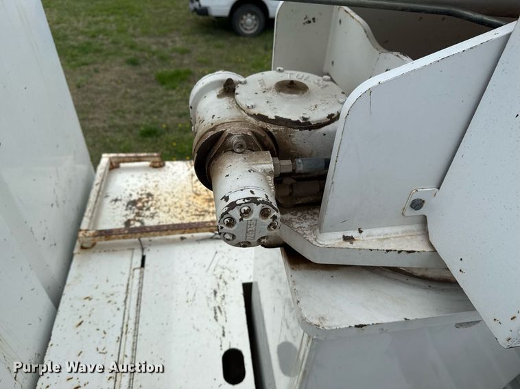 image for item DM5674 2009 International 4300 bucket truck