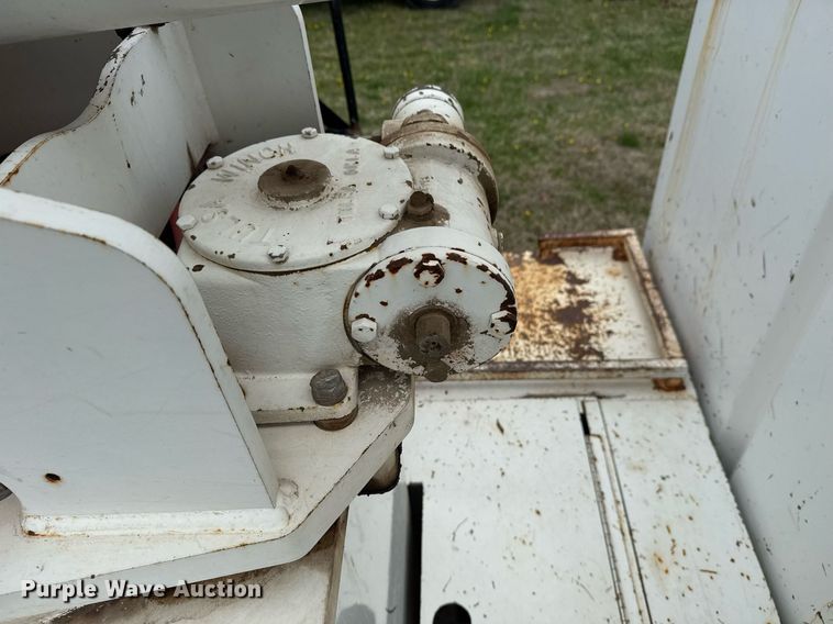 image for item DM5674 2009 International 4300 bucket truck