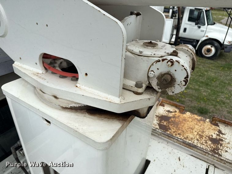 image for item DM5674 2009 International 4300 bucket truck