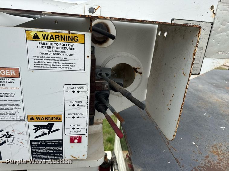 image for item DM5674 2009 International 4300 bucket truck