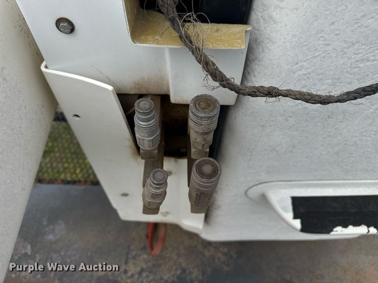 image for item DM5674 2009 International 4300 bucket truck