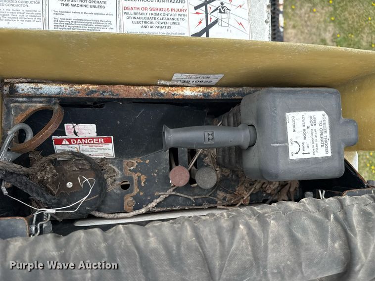 image for item DM5674 2009 International 4300 bucket truck