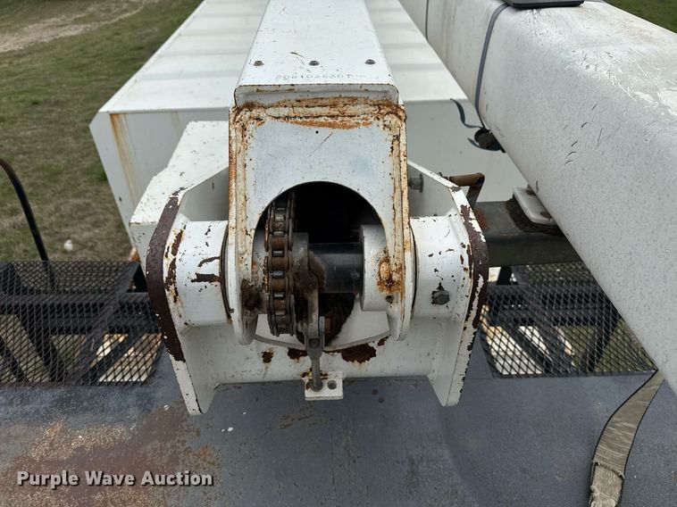 image for item DM5674 2009 International 4300 bucket truck