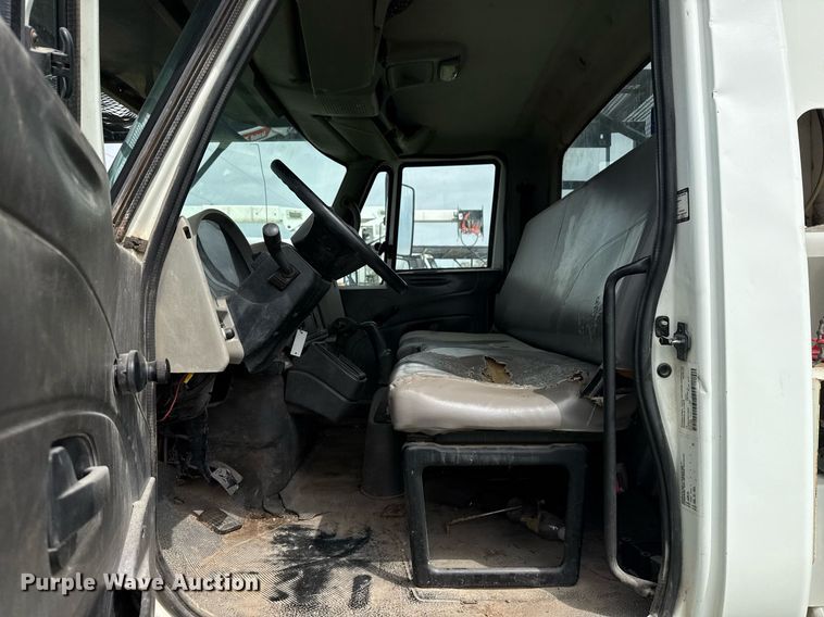 image for item DM5674 2009 International 4300 bucket truck