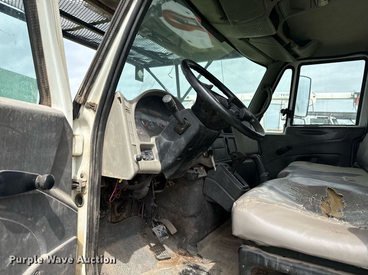 image for item DM5674 2009 International 4300 bucket truck