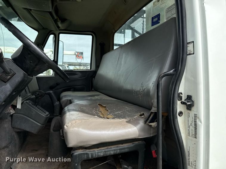 image for item DM5674 2009 International 4300 bucket truck