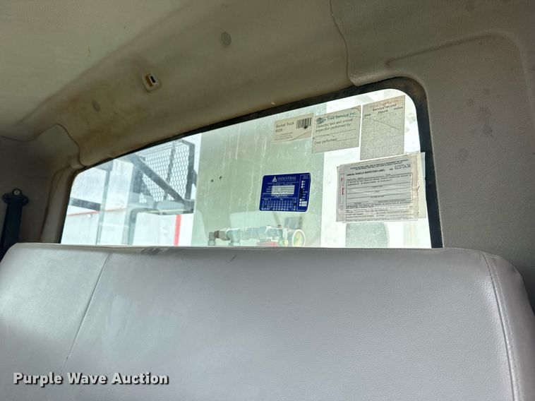 image for item DM5674 2009 International 4300 bucket truck