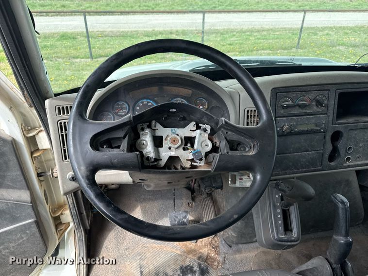 image for item DM5674 2009 International 4300 bucket truck