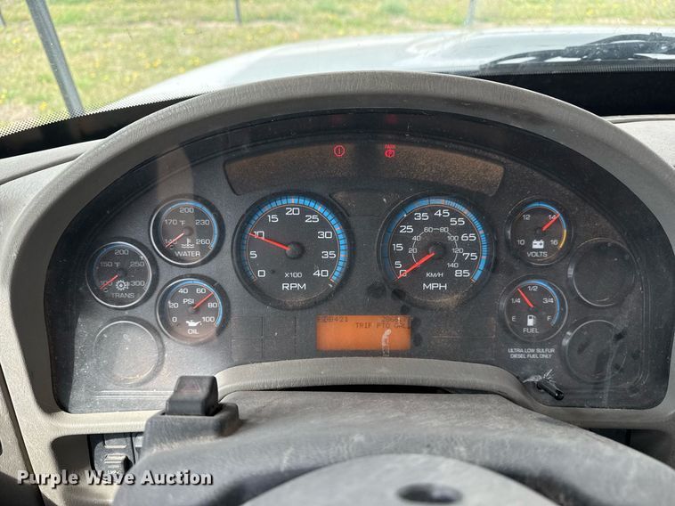 image for item DM5674 2009 International 4300 bucket truck