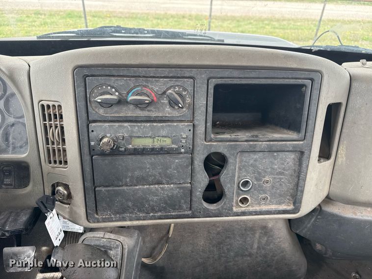 image for item DM5674 2009 International 4300 bucket truck