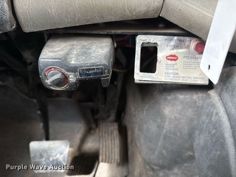 image for item DM5674 2009 International 4300 bucket truck