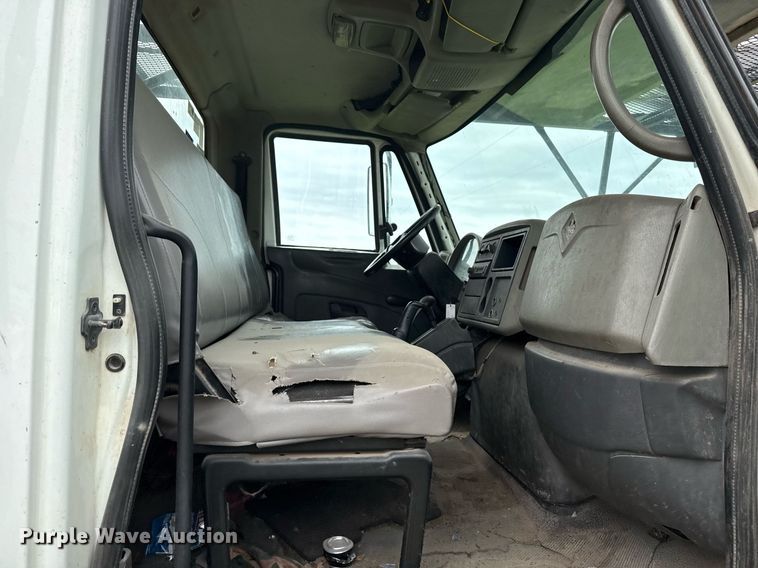 image for item DM5674 2009 International 4300 bucket truck