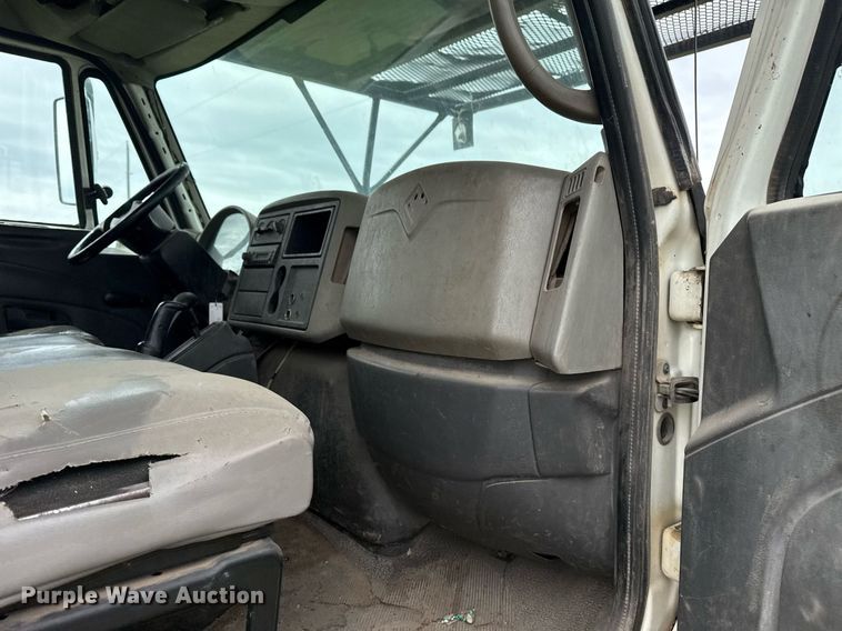 image for item DM5674 2009 International 4300 bucket truck