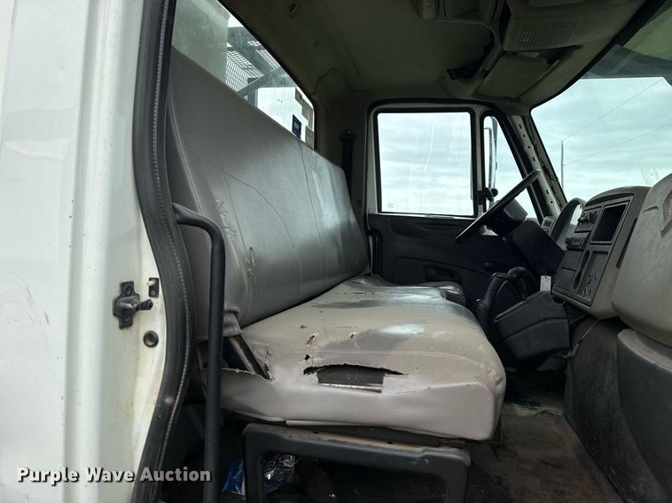 image for item DM5674 2009 International 4300 bucket truck