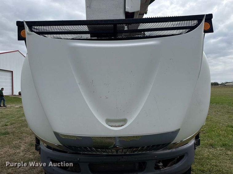 image for item DM5674 2009 International 4300 bucket truck