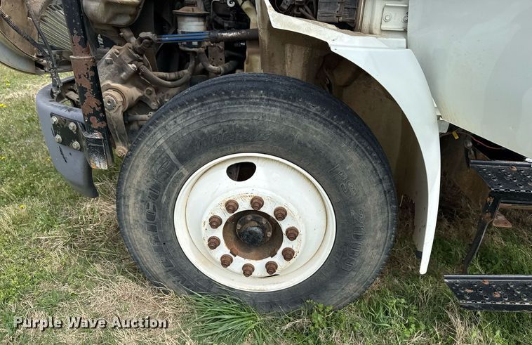 image for item DM5674 2009 International 4300 bucket truck