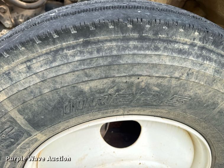 image for item DM5674 2009 International 4300 bucket truck