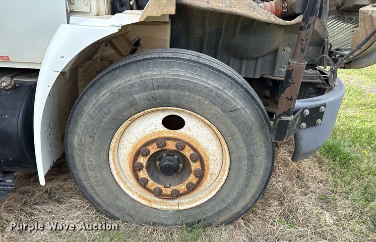 image for item DM5674 2009 International 4300 bucket truck