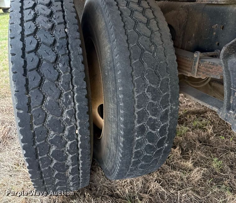 image for item DM5674 2009 International 4300 bucket truck