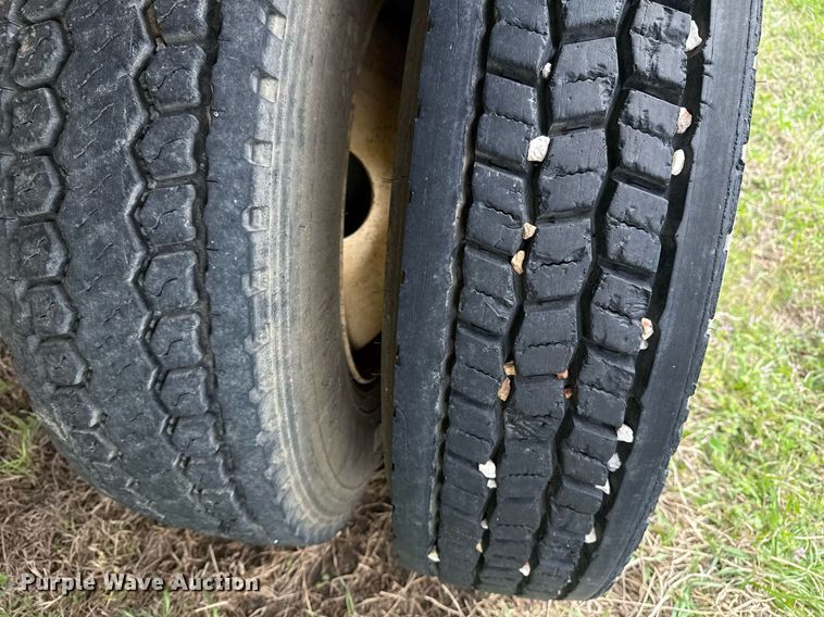 image for item DM5674 2009 International 4300 bucket truck