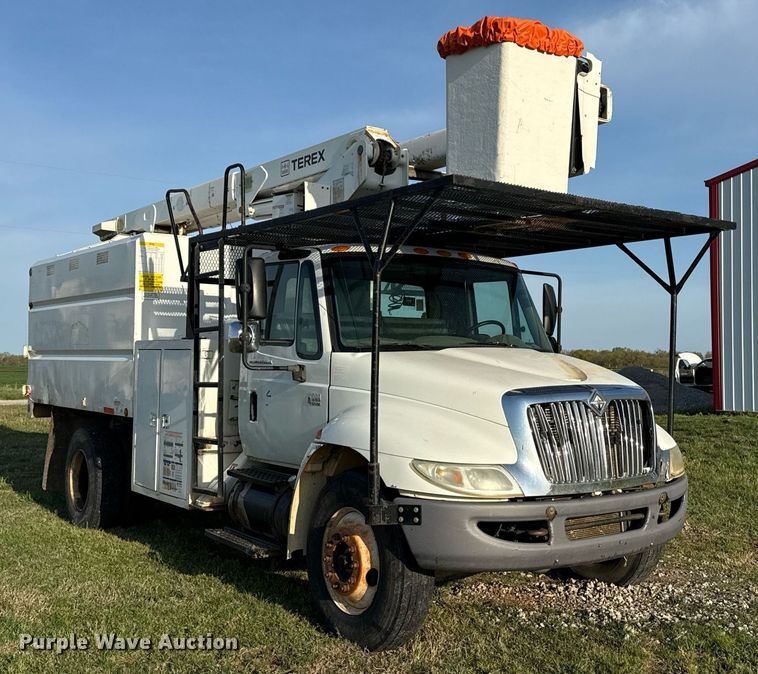 image for item DM5678 2008 International 4300 forestry bucket truck