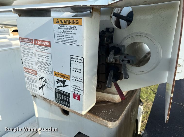 image for item DM5678 2008 International 4300 forestry bucket truck