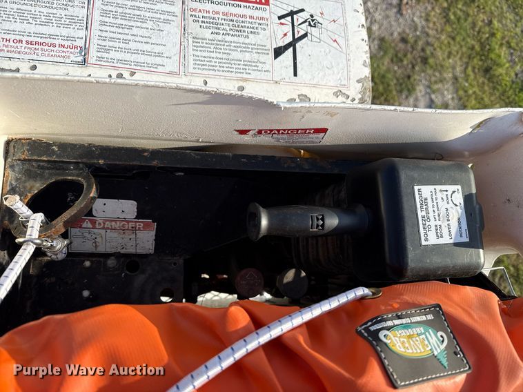 image for item DM5678 2008 International 4300 forestry bucket truck