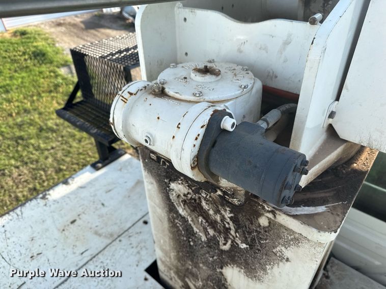 image for item DM5678 2008 International 4300 forestry bucket truck