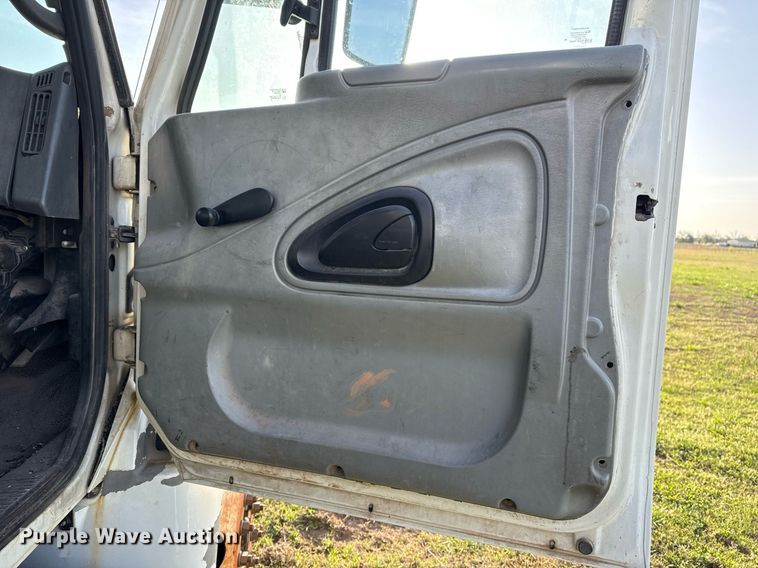 image for item DM5678 2008 International 4300 forestry bucket truck