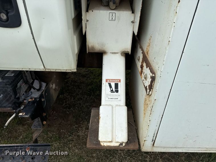 image for item DM5680 2008 International 4300 forestry bucket truck