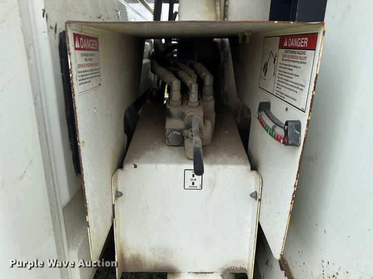 image for item DM5680 2008 International 4300 forestry bucket truck